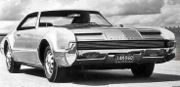 1966，“龙卷风”，奥兹莫比尔第一部前驱车，当年评为“年度车”