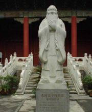 北京孔庙的孔子像