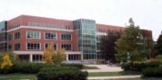 密西根州立大學圖書館位於比爾門塔和紅杉河之間。