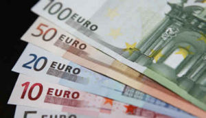 欧元(EUR)1999年元旦发行，欧盟17国通行使用