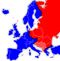 横贯欧洲大陆的铁幕阻断了西欧从东欧的粮食进口线，加剧了战后西欧粮食短缺的局面。图中红色为苏联的势力范围或其他社会主义国家，蓝色为美国的盟友或保持中立的国家