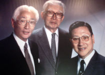 索尼两位创办人：盛田昭夫、井深大以及有“获利艺术家”之誉的大贺典雄