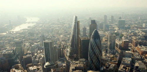 伦敦金融城：劳合社大楼和瑞士再保险塔是其标志性建筑