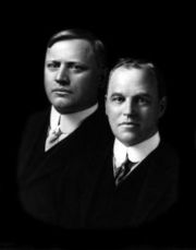 道奇品牌创始人:哥哥（左）约翰·道奇(John Dodge）和弟弟霍瑞德·道奇(Horade Dodge)