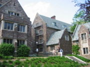 学院歌特风格的Cuyler Halls是普林斯顿的学生宿舍。